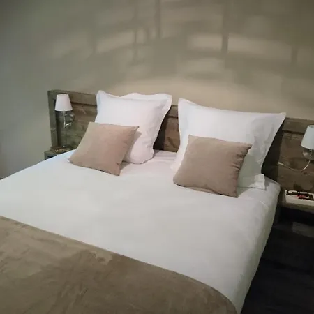 Chateau De Montlieu, La Cour Du Chateau 3 Chambres *